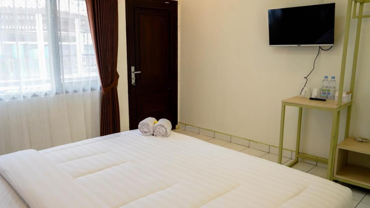 Hotel Pondok Putri Batukaras Exterior photo