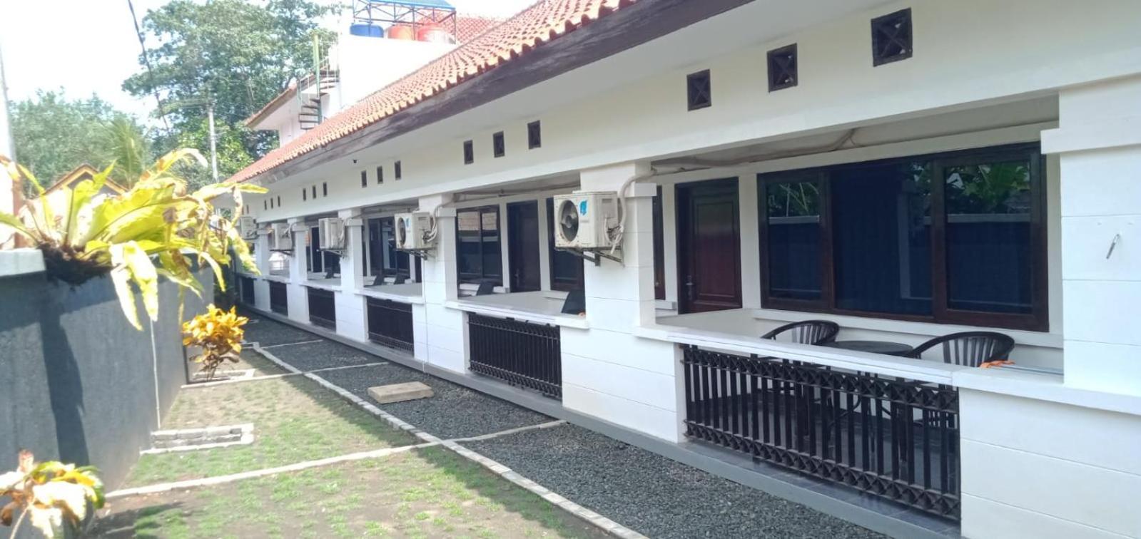 Hotel Pondok Putri Batukaras Exterior photo
