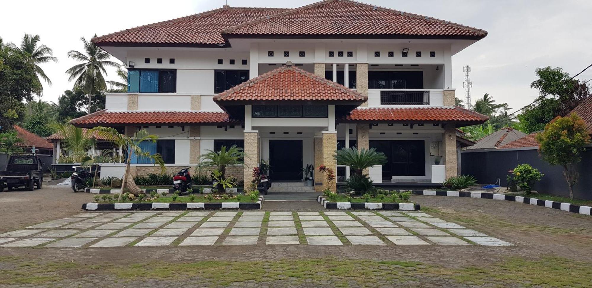 Hotel Pondok Putri Batukaras Exterior photo