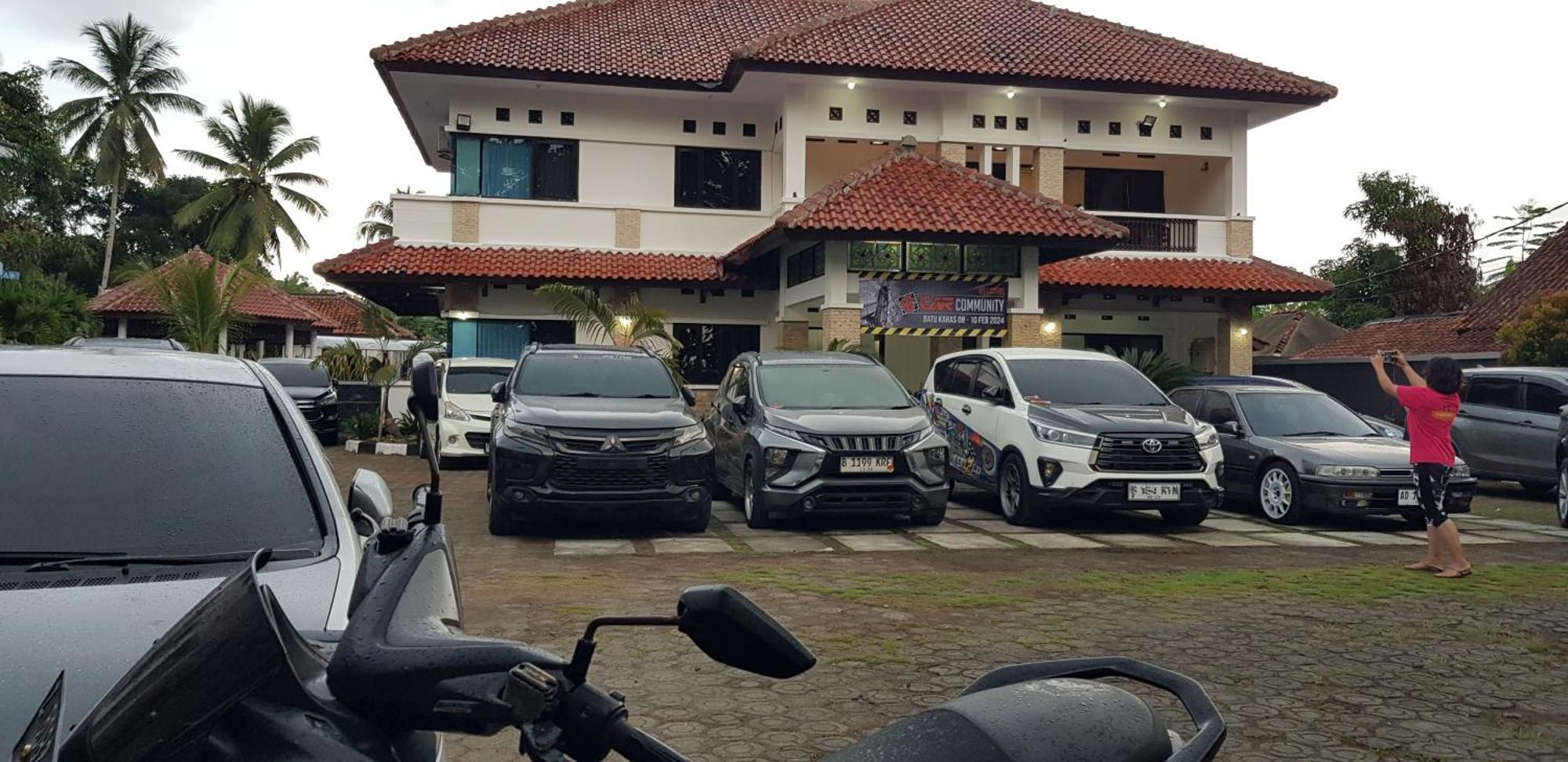 Hotel Pondok Putri Batukaras Exterior photo